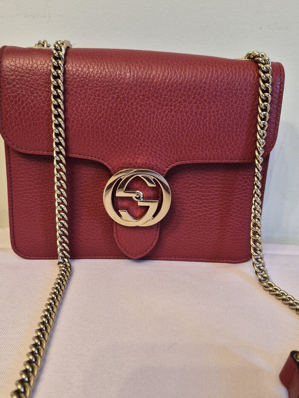 Gucci Interlocking G Chain Shoulder Bag – Red Pebbled Leather